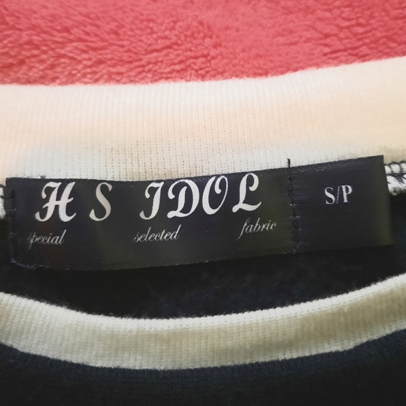 HS Idol Sweater - Picture 2 of 3